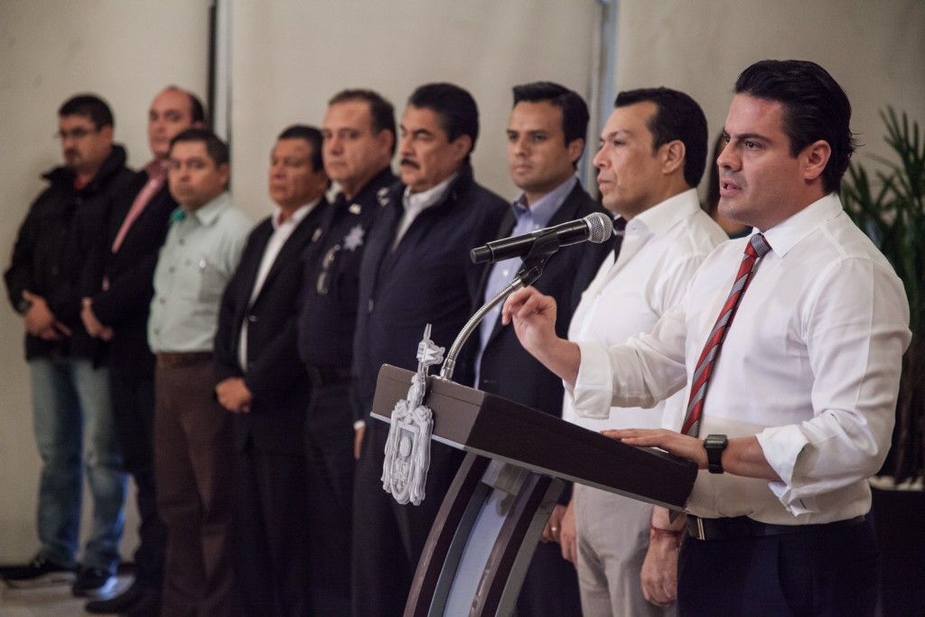 Jorge Aristóteles Sandoval Días, gobernador de Jalisco, en rueda de prensa sobre los narcobloqueos.