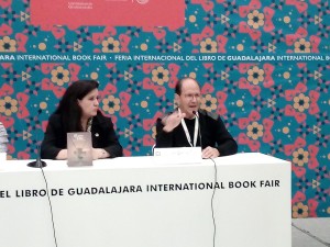 El padre Alejandro Solalinde durante su presentación en la FIL. Foto: Arturo Suarez/Twitter