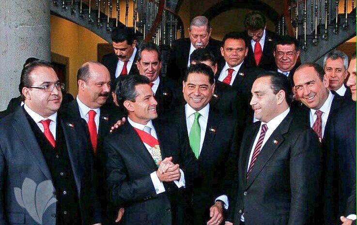 Peña Nieto con ex gobernadores. Foto: Especial