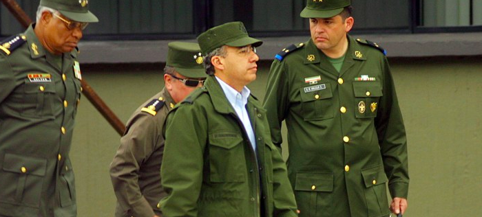 Calderón vestido de militar